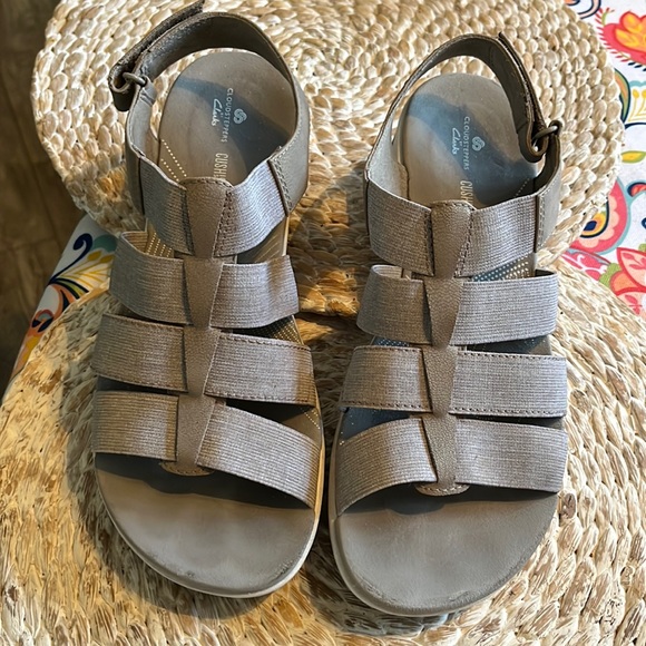 Sandals - Picture 1 of 8